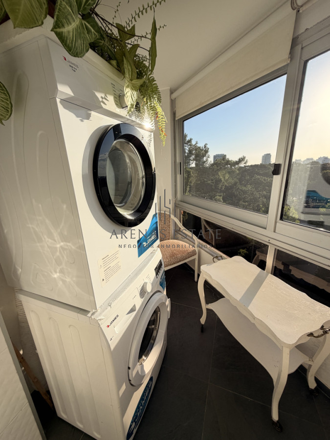 Apartamento ID.4172 - Apartamento de 3 dormitorios más dependencia en venta en Punta del Este 