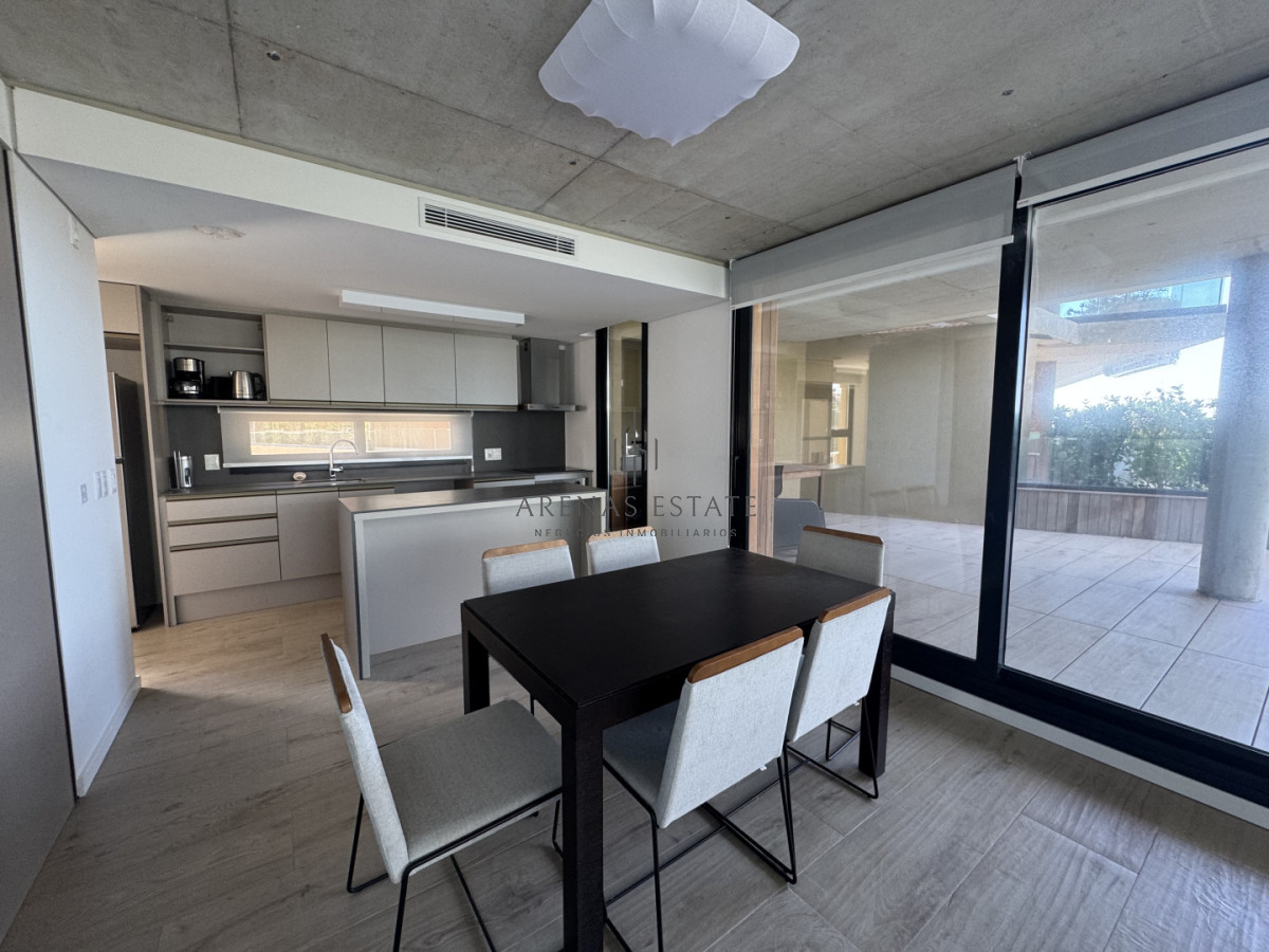 Apartamento ID.4144 - Apartamento de dormitorios en venta en Punta del Este, primera linea 