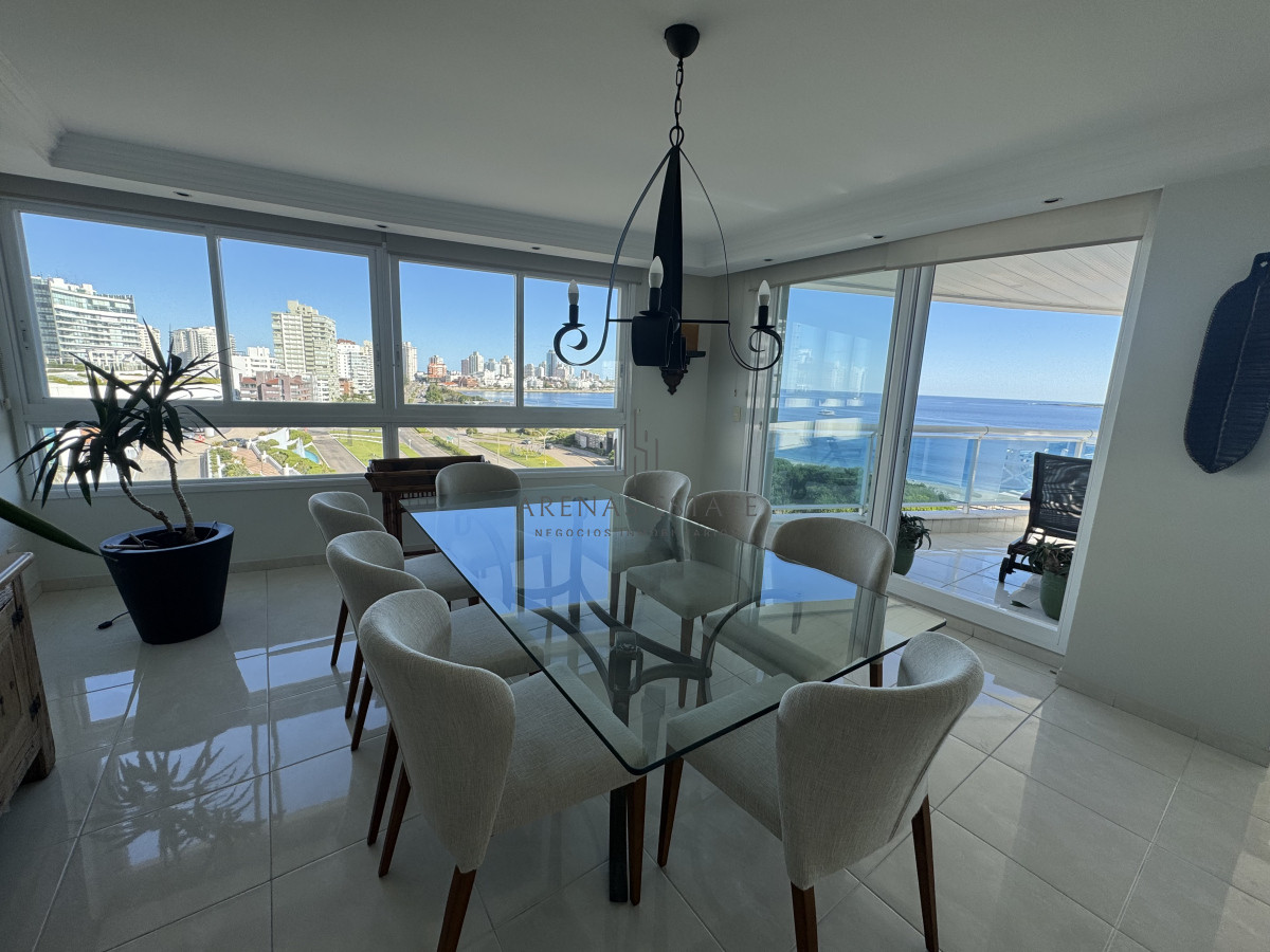 Apartamento ID.3683 - Apartamento de 3 dormitorios en venta en Punta del Este en primera linea de la Mansa 