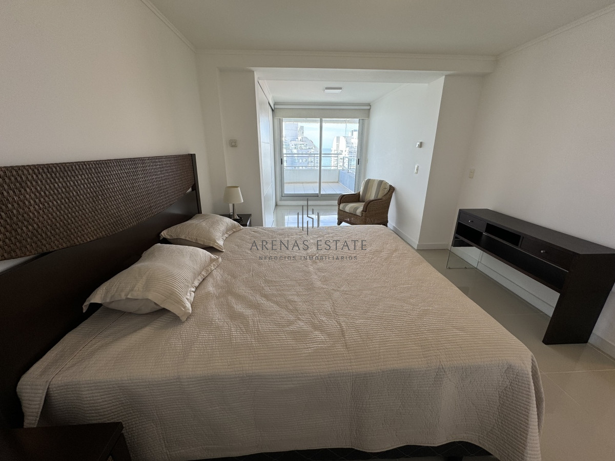 Apartamento ID.3051 - Apartamento de 3 dormitorios en venta en Punta del Este 