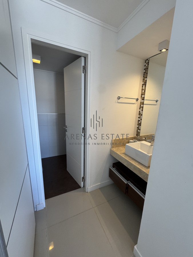 Apartamento ID.4002 - Apartamento de 3 dormitorios en venta en Punta del Este 