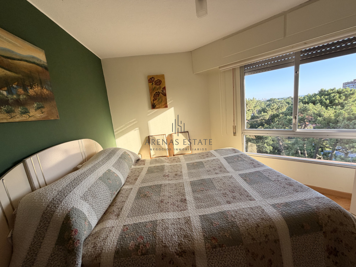 Apartamento ID.4172 - Apartamento de 3 dormitorios más dependencia en venta en Punta del Este 