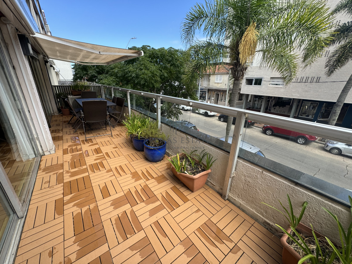 Apartamento ID.3452 - Apartamento de 3 dormitorios y servicio en venta  Punta del Este 