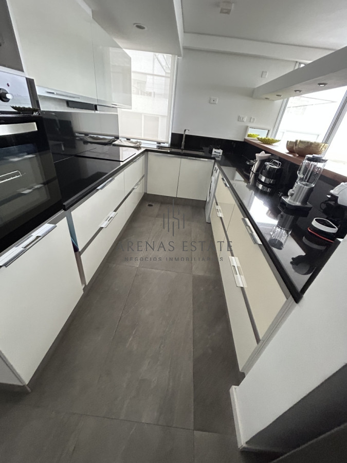 Apartamento ID.2123 - Penthouse en venta en Punta del Este , zona mansa , 3 Dormitorios más servicio 