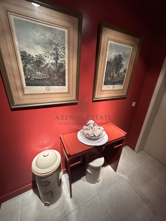 Apartamento ID.2477 - Apartamento en venta de 3 dormitorios y sevicio en Brava,Punta del Este