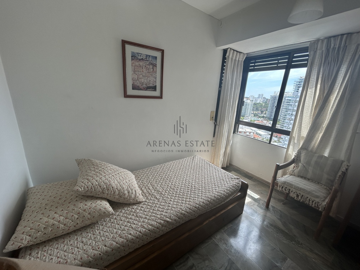 Apartamento ID.2232 - Apartamento de 3 dormitorios en venta en Punta del Este 