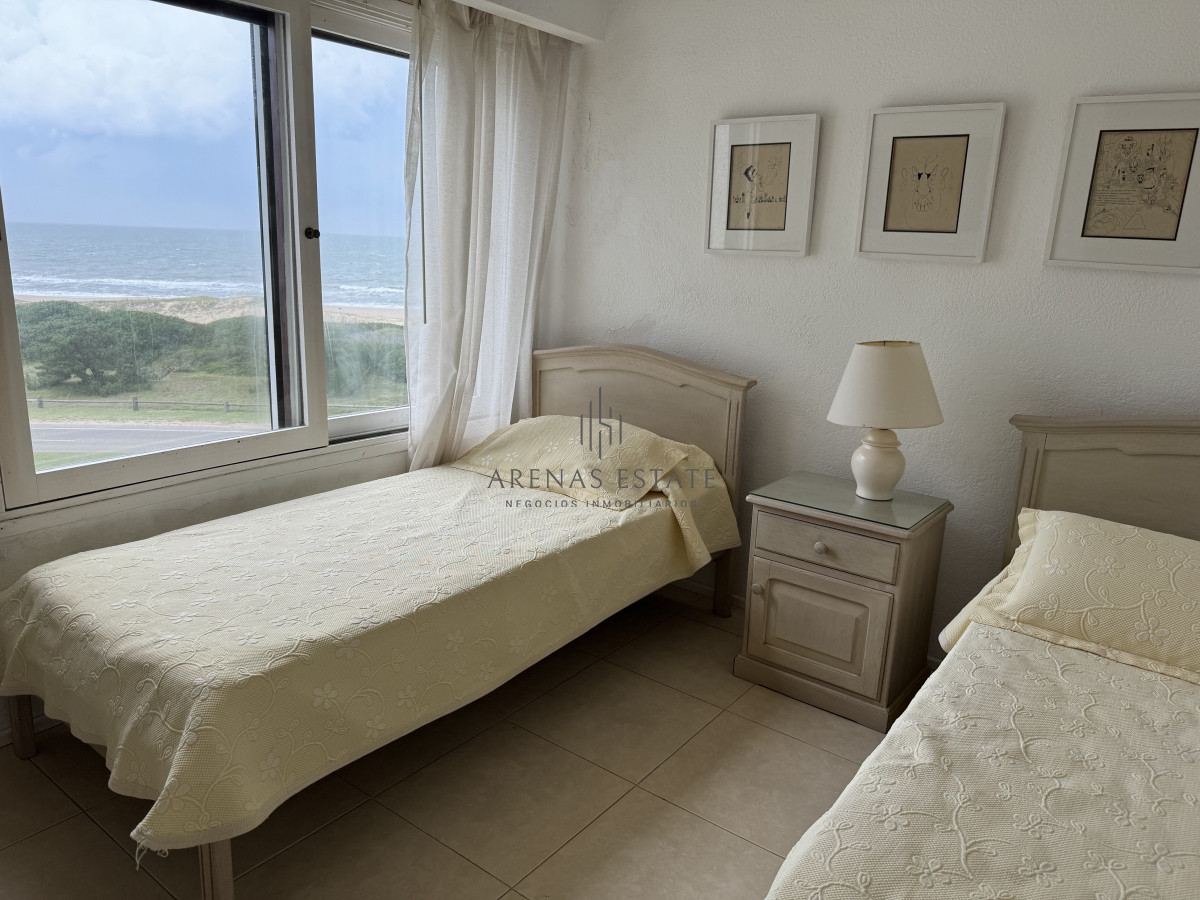 Apartamento ID.3563 - Apartamento en venta de 3 dormitorios en primera linea de la Brava , Punta del Este 