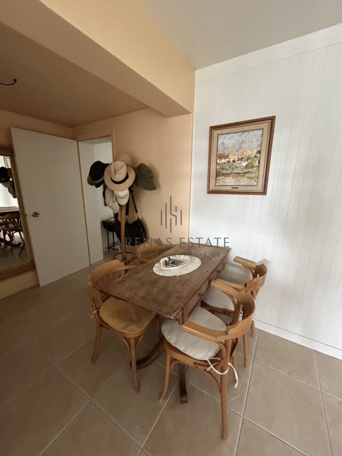 Apartamento ID.2477 - Apartamento en venta de 3 dormitorios y sevicio en Brava,Punta del Este