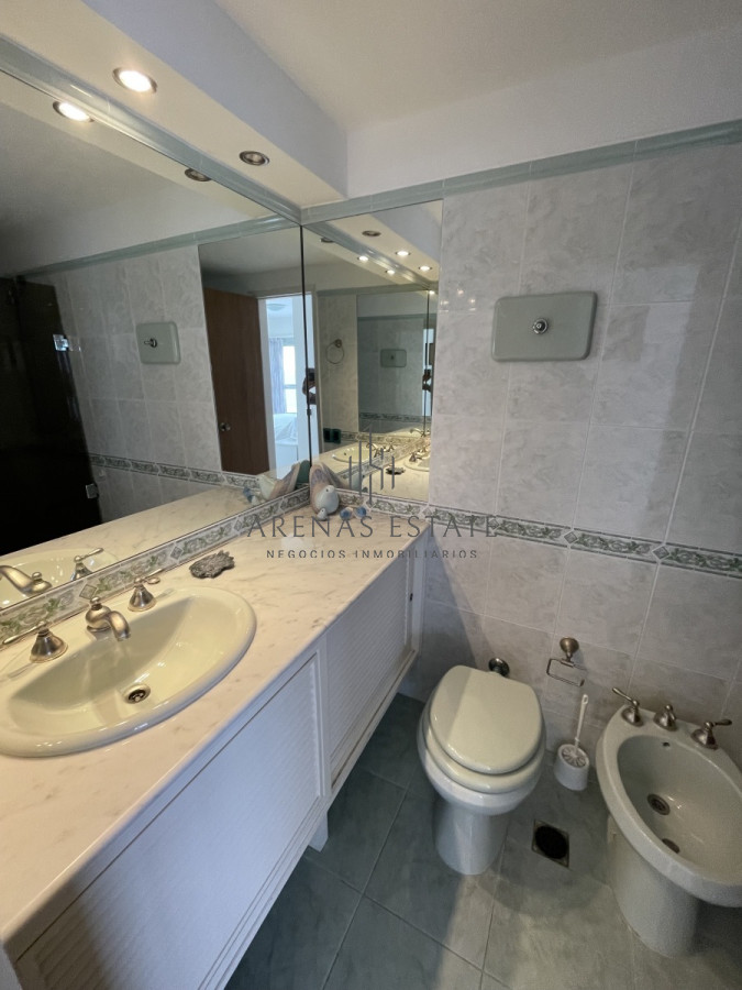 Apartamento ID.95 - Apartamento en venta de 3 dormitorios en Península 