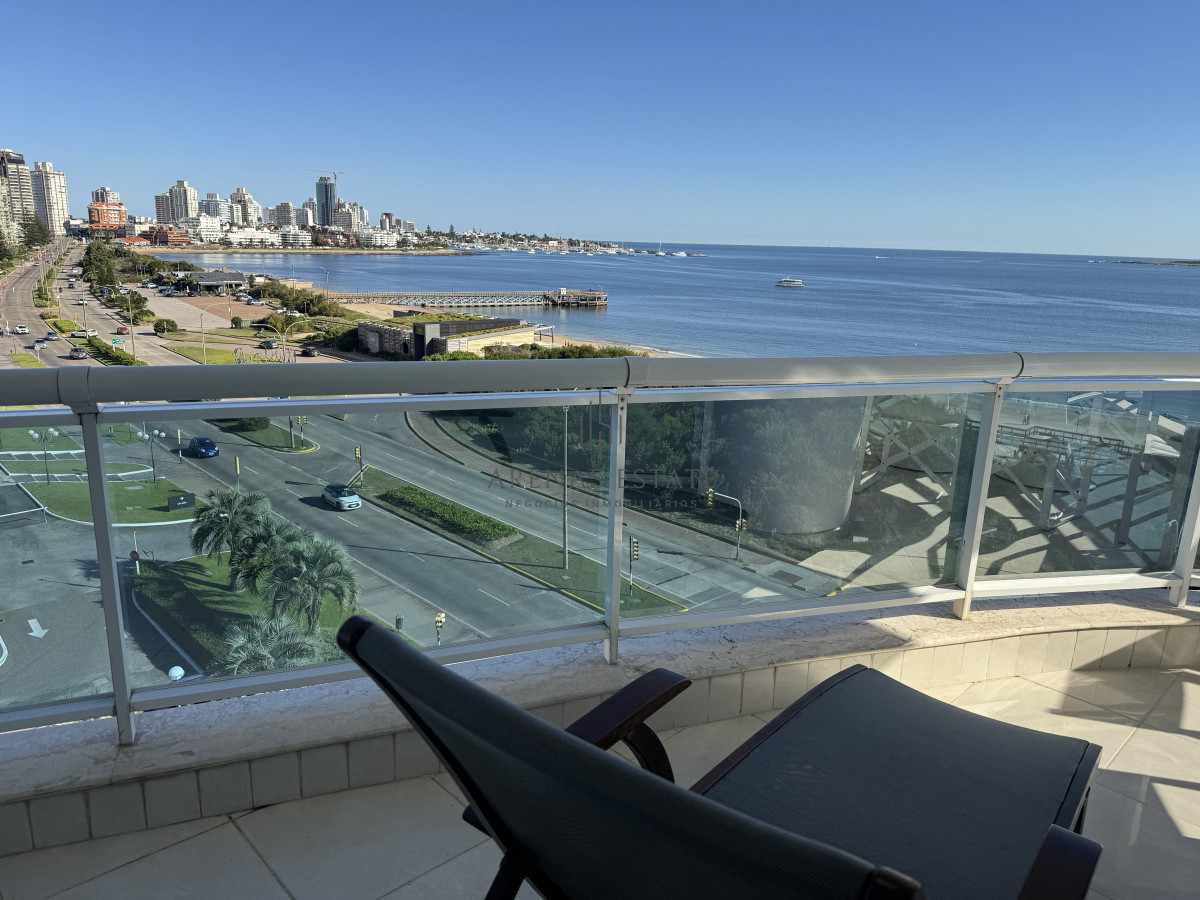 Apartamento ID.3683 - Apartamento de 3 dormitorios en venta en Punta del Este en primera linea de la Mansa 