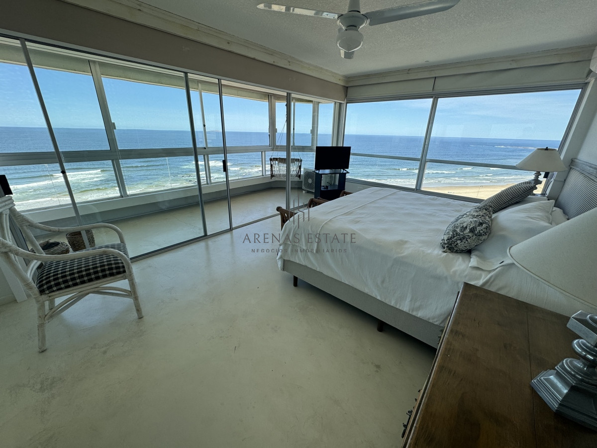 Apartamento ID.3111 - Apartamento en vena de 3 dormitorios y servicio , en primera linea de la Brava 