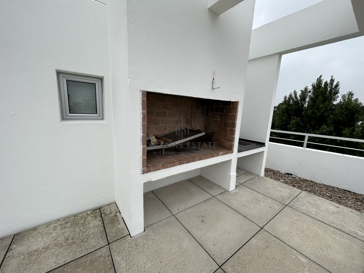 Apartamento ID.2123 - Penthouse en venta en Punta del Este , zona mansa , 3 Dormitorios más servicio 