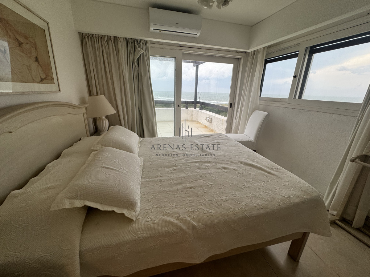Apartamento ID.3563 - Apartamento en venta de 3 dormitorios en primera linea de la Brava , Punta del Este 