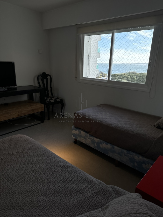 Apartamento ID.2989 - Apartamento de 3 dormitorios y dependencia de servicio en primera linea de la Mansa 