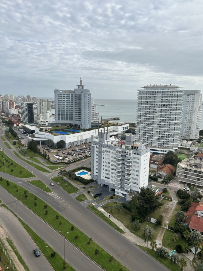 Apartamento ID.1759 - Impresionante apartamento de 3 dormitorios y servicio , Punta del Este