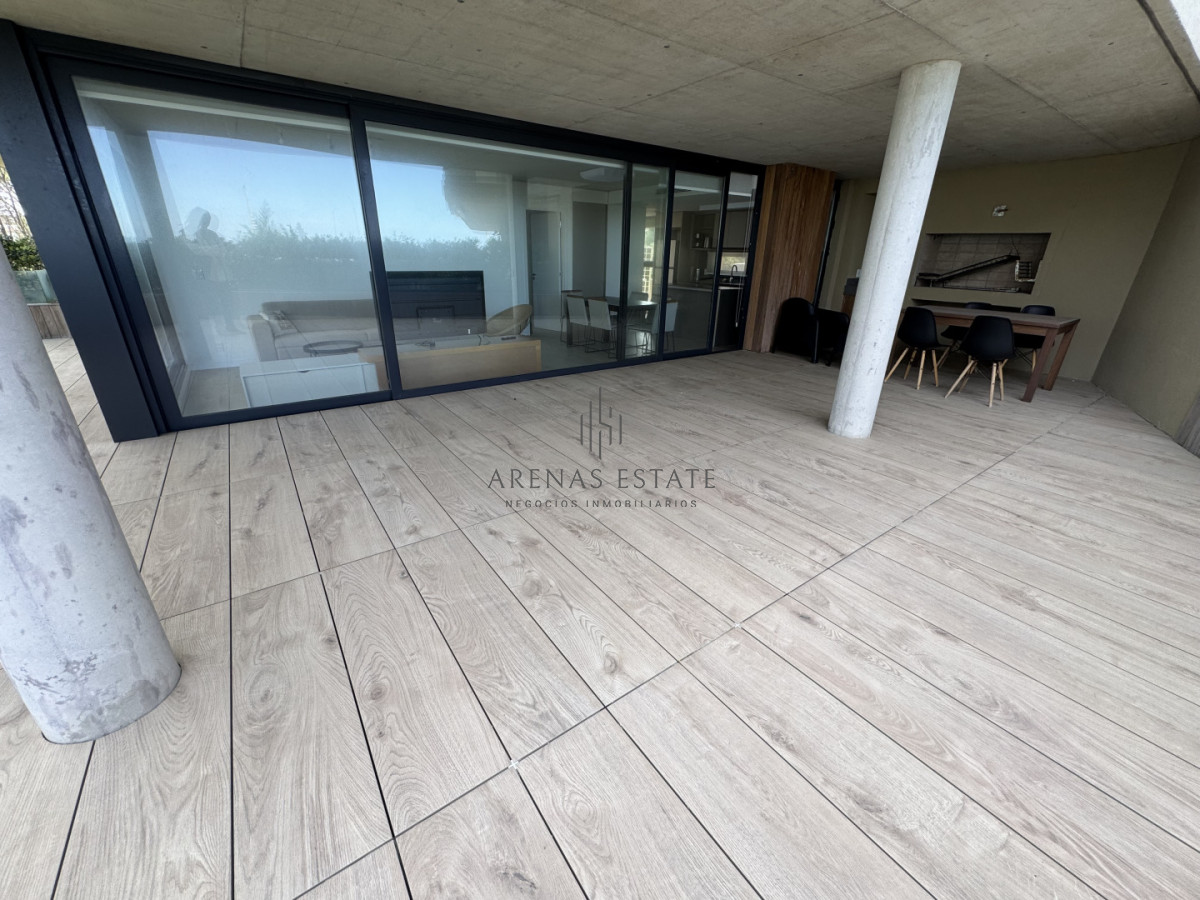 Apartamento ID.4144 - Apartamento de dormitorios en venta en Punta del Este, primera linea 