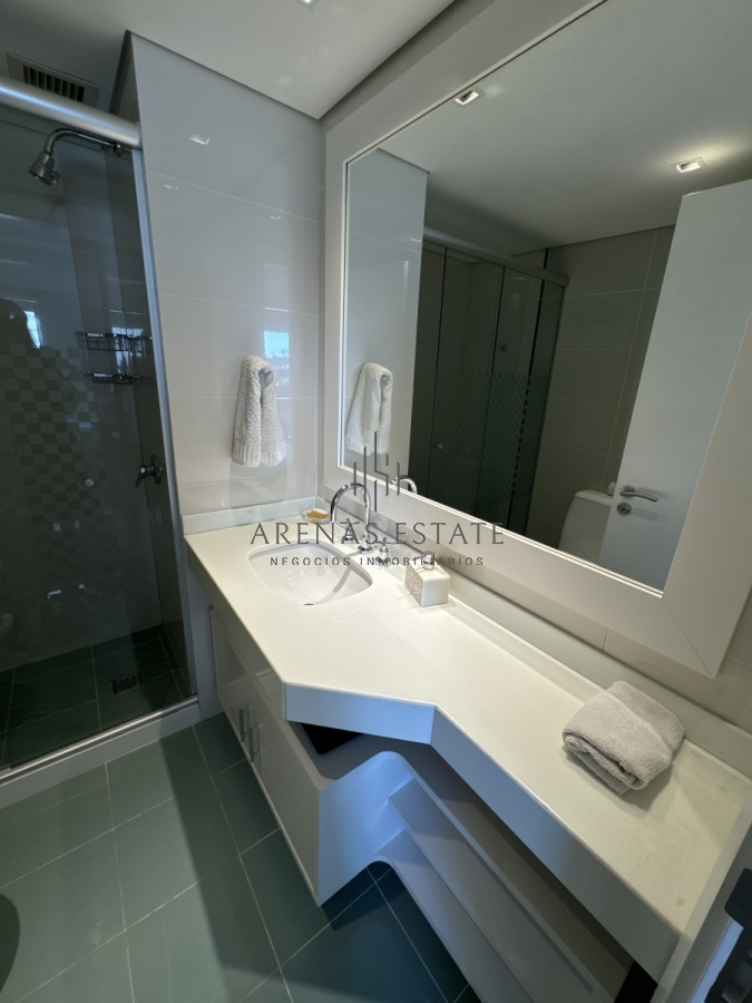 Apartamento ID.2989 - Apartamento de 3 dormitorios y dependencia de servicio en primera linea de la Mansa 