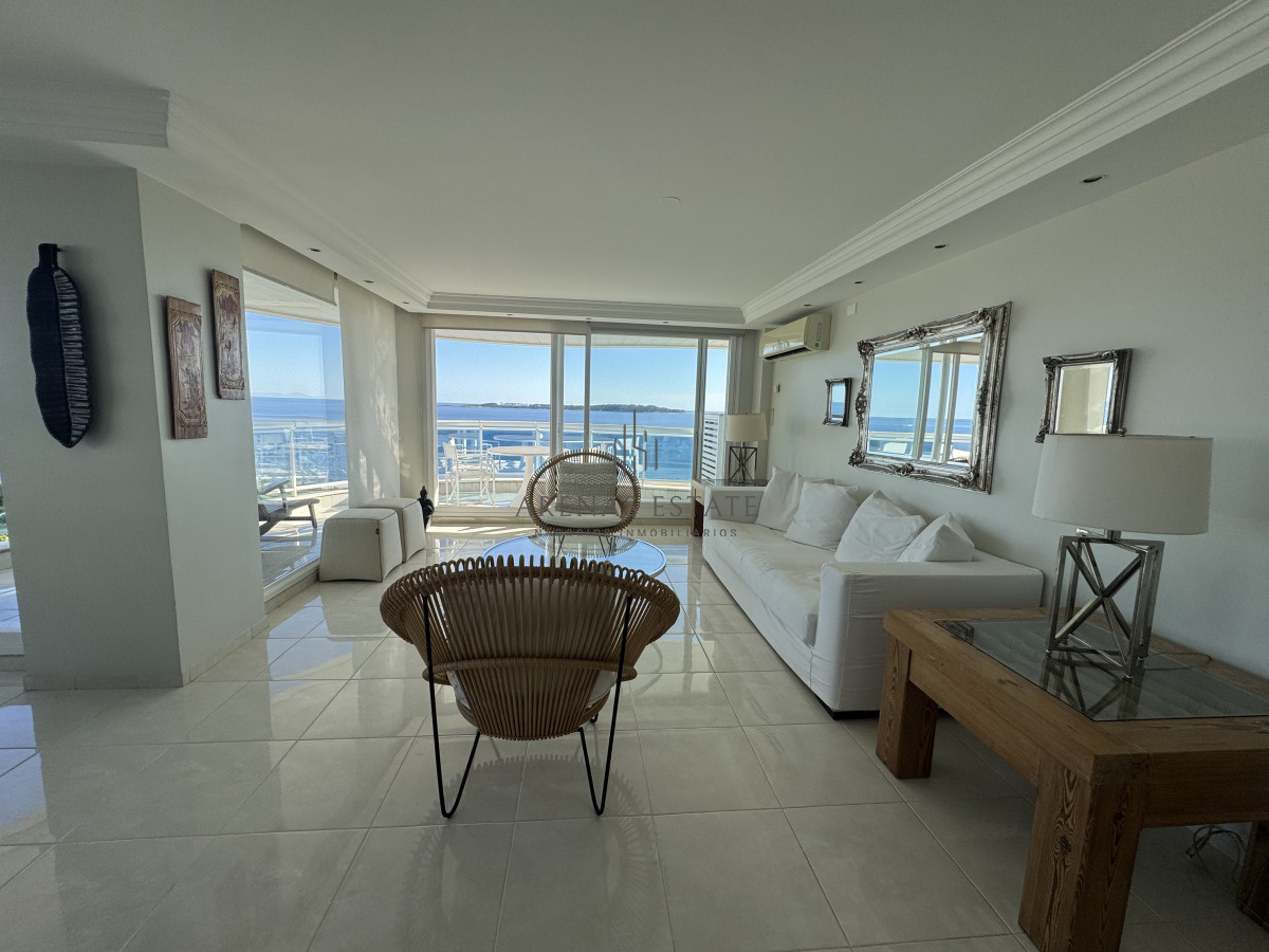 Apartamento ID.3683 - Apartamento de 3 dormitorios en venta en Punta del Este en primera linea de la Mansa 