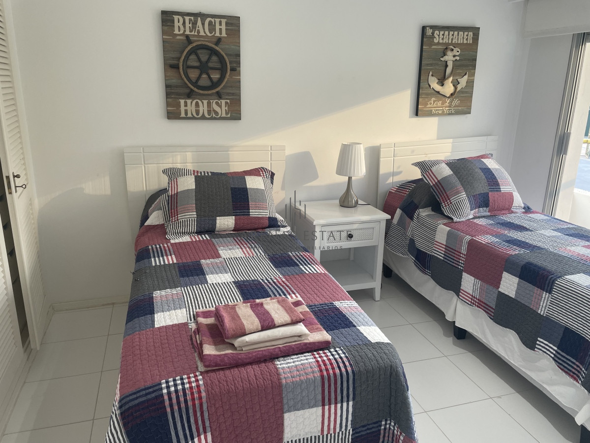 Apartamento ID.1566 - Apartamento de 3 dormitorios , primera linea de la mansa, Punta del Este