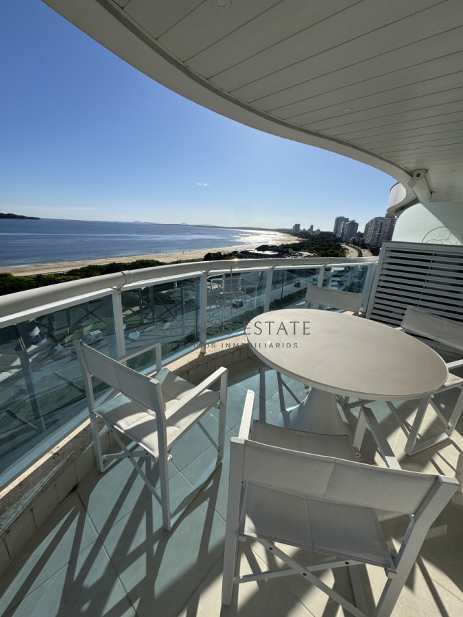 Apartamento ID.3683 - Apartamento de 3 dormitorios en venta en Punta del Este en primera linea de la Mansa 