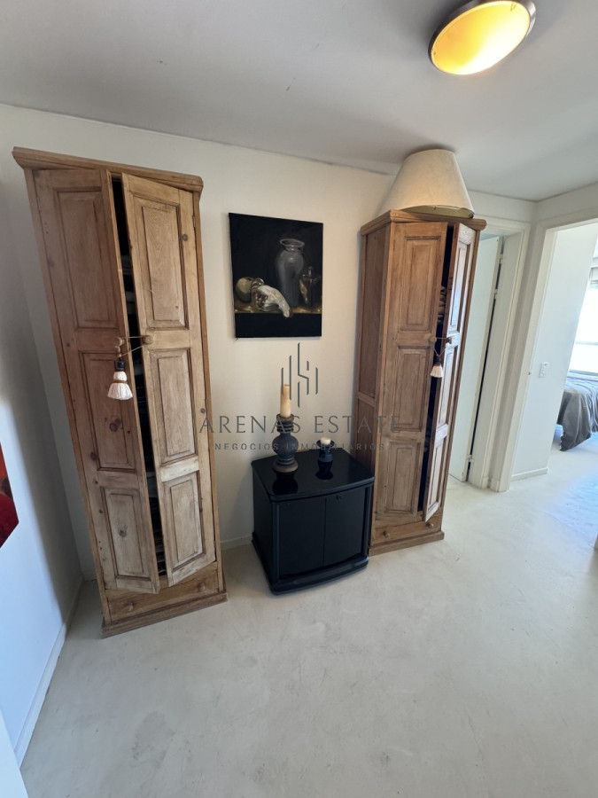 Apartamento ID.3111 - Apartamento en vena de 3 dormitorios y servicio , en primera linea de la Brava 