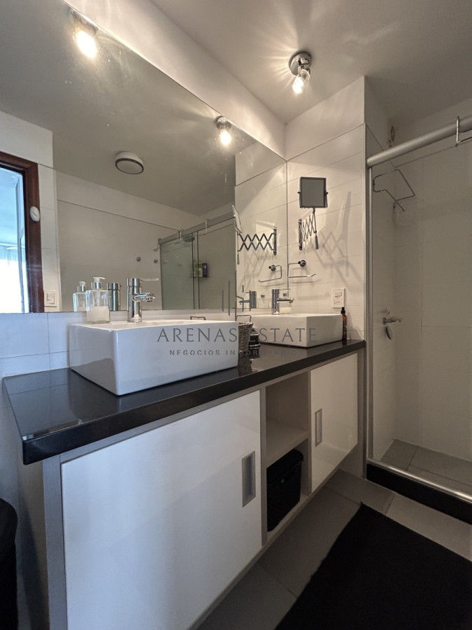 Apartamento ID.2550 - Apartamento de dos dormitorios en venta en zona del Puerto de Punta del Este 