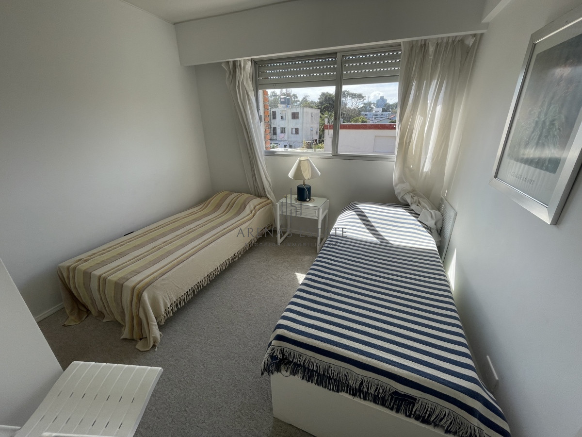 Apartamento ID.1673 - Apartamento de 3 dormitorios primera linea de la mansa, Punta del Este 