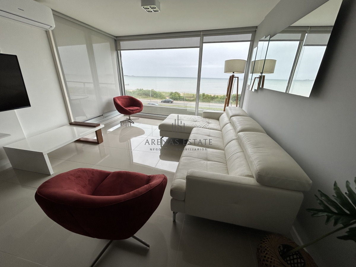 Apartamento ID.2122 - Apartamento en venta de 3 dormitorios y dependencia , en Punta del Este 
