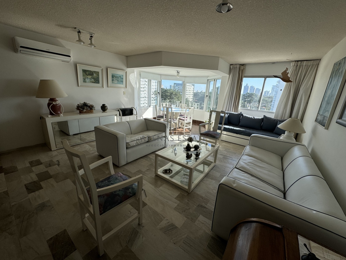 Apartamento ID.2880 - Apartamento en venta de 3 dormitorios en Zona Roosevelt,  Punta del Este 