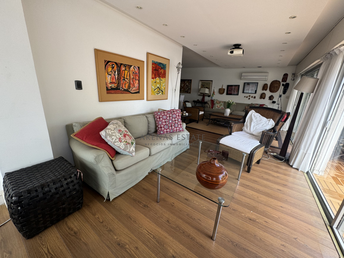 Apartamento ID.3452 - Apartamento de 3 dormitorios y servicio en venta  Punta del Este 