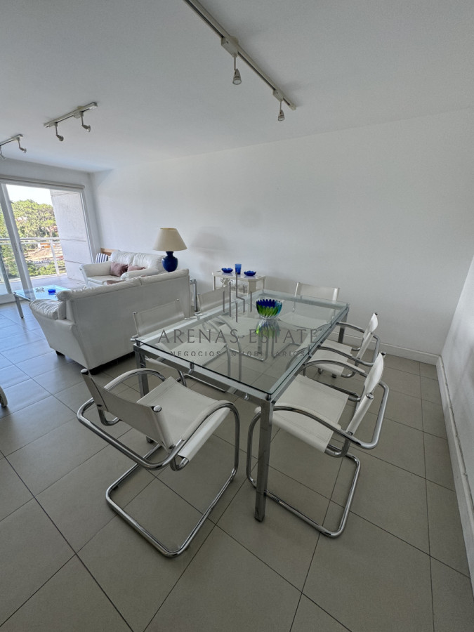 Apartamento ID.3318 - Apartamento de dos dormitorios  en venta en Punta del Este , Zona Chiverta 