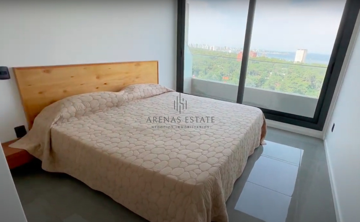 Apartamento ID.2447 - Apartamento en venta de 3 dormitorios en Av Roosevelt 