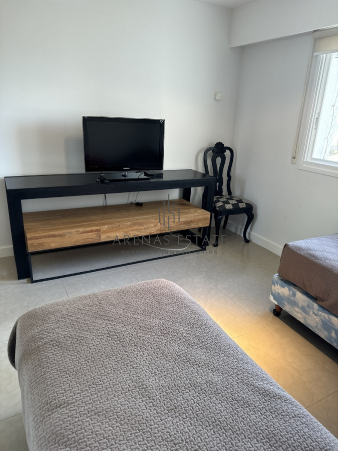 Apartamento ID.2989 - Apartamento de 3 dormitorios y dependencia de servicio en primera linea de la Mansa 