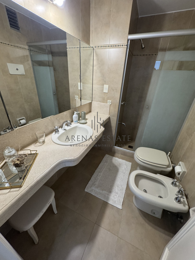 Apartamento ID.3900 - Apartamento de 3 dormitorios en venta en primera linea de Playa Mansa , Punta del Este 