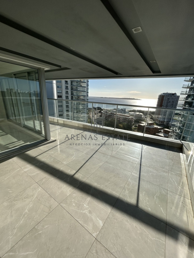 Apartamento ID.1949 - Apartamento de 3 dormitorios y servicio en Punta del este 