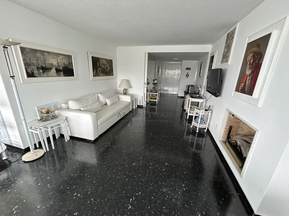 Apartamento ID.1973 - Espectacular apartamento en venta en zona de la Brava , 3 dormitorios mas servicio 