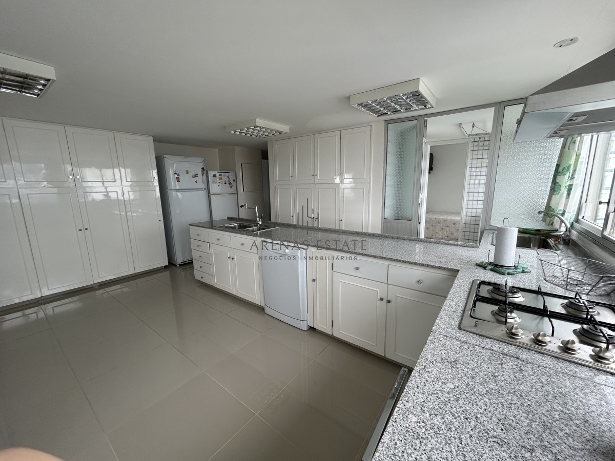 Apartamento ID.1973 - Espectacular apartamento en venta en zona de la Brava , 3 dormitorios mas servicio 