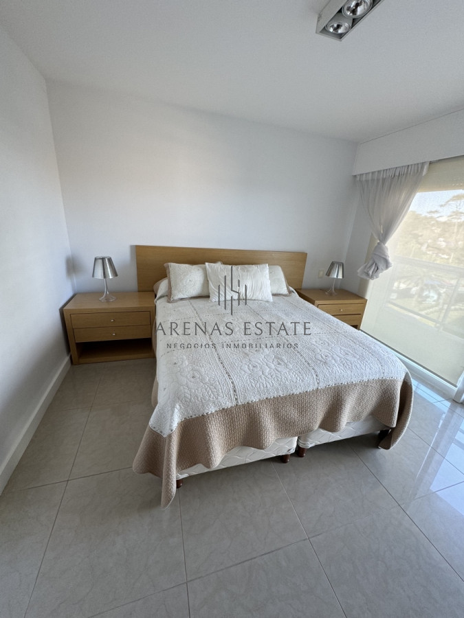 Apartamento ID.2989 - Apartamento de 3 dormitorios y dependencia de servicio en primera linea de la Mansa 