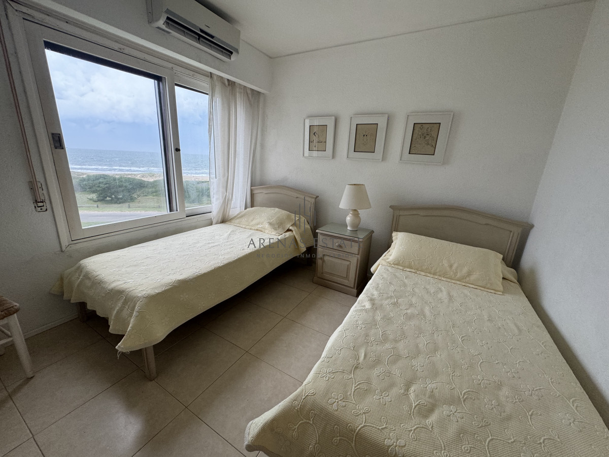 Apartamento ID.3563 - Apartamento en venta de 3 dormitorios en primera linea de la Brava , Punta del Este 