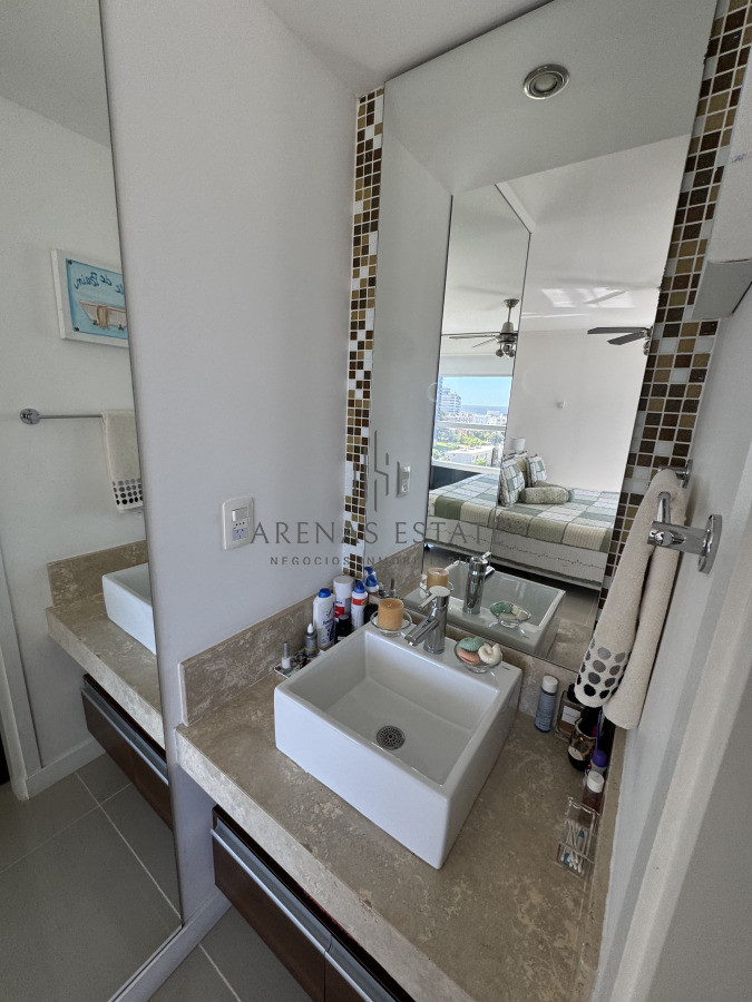 Apartamento ID.4001 - Apartamento de 3 dormitorios en venta en Punta del Este 