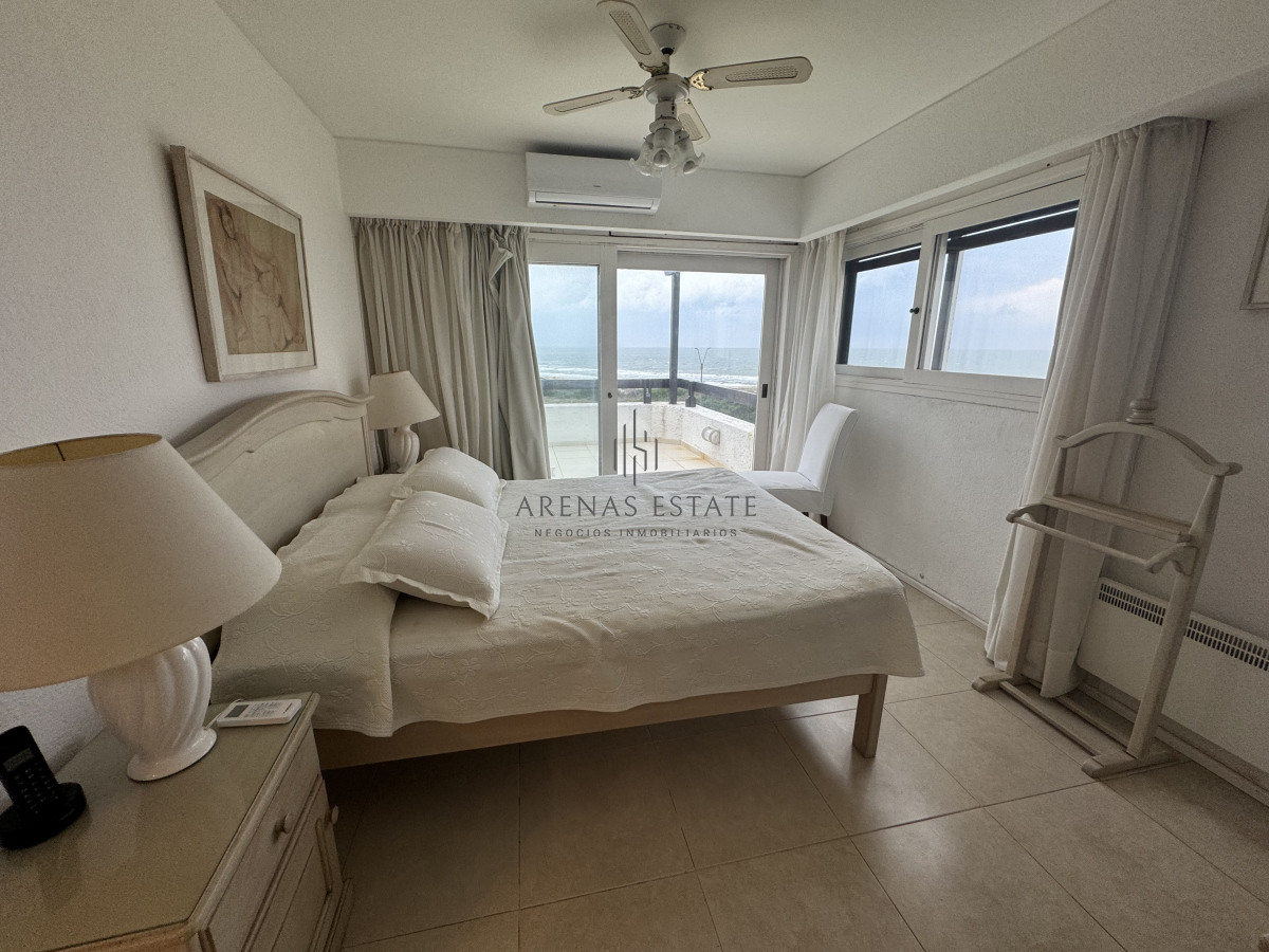 Apartamento ID.3563 - Apartamento en venta de 3 dormitorios en primera linea de la Brava , Punta del Este 