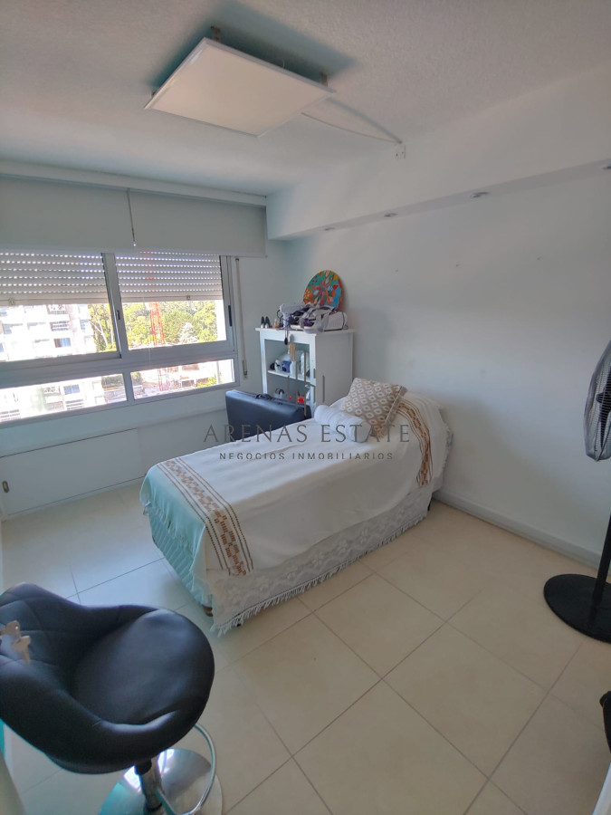 Apartamento ID.2340 - Apartamento en venta de 3 dormitorios en Roosevelt , Punta del Este 