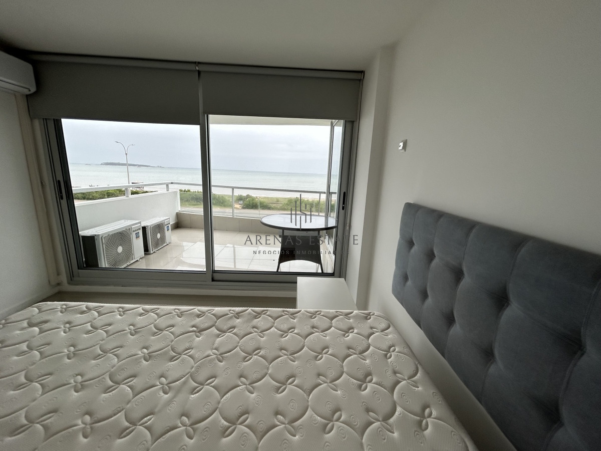 Apartamento ID.2122 - Apartamento en venta de 3 dormitorios y dependencia , en Punta del Este 