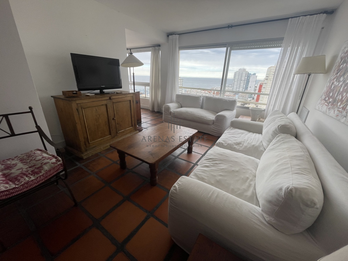 Apartamento ID.1642 - Apartamento en venta  de 3 dormitorios en Punta del Este