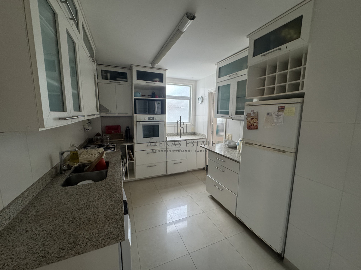 Apartamento ID.3563 - Apartamento en venta de 3 dormitorios en primera linea de la Brava , Punta del Este 