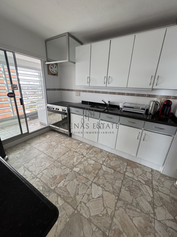 Apartamento ID.3900 - Apartamento de 3 dormitorios en venta en primera linea de Playa Mansa , Punta del Este 