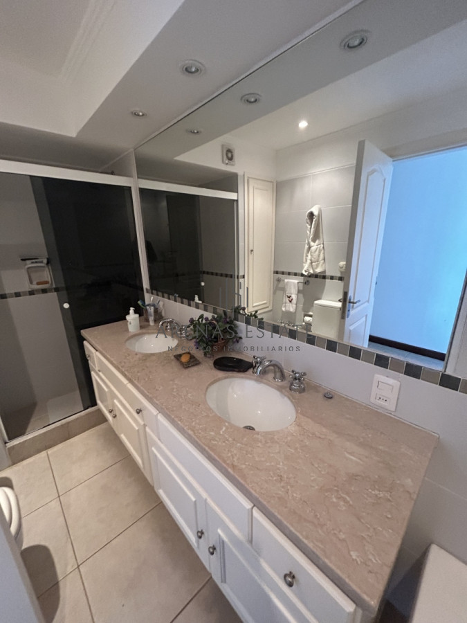 Apartamento ID.2029 - Excecpcional apartamento de 3 dormitorios en vena en Punta del Este , zona Brava 