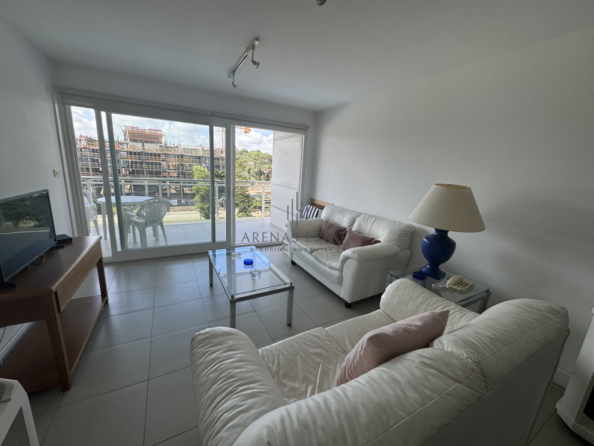 Apartamento ID.3318 - Apartamento de dos dormitorios  en venta en Punta del Este , Zona Chiverta 