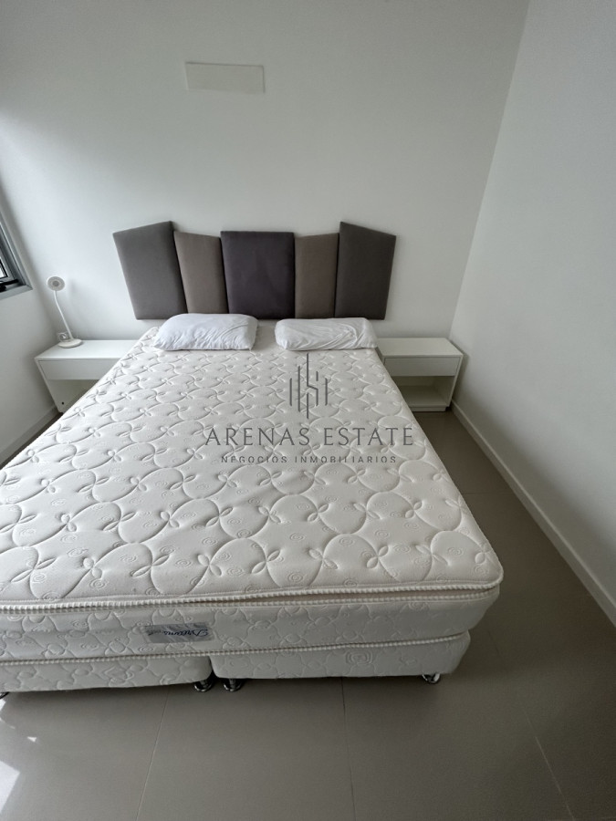 Apartamento ID.2122 - Apartamento en venta de 3 dormitorios y dependencia , en Punta del Este 