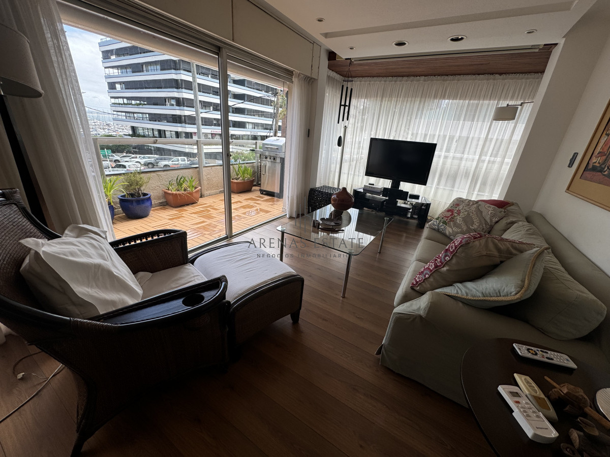 Apartamento ID.3452 - Apartamento de 3 dormitorios y servicio en venta  Punta del Este 